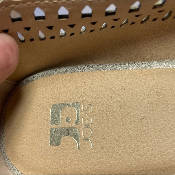 Joes Cutout Silver/gold Flat size 10 NWT - Picture 9 of 9